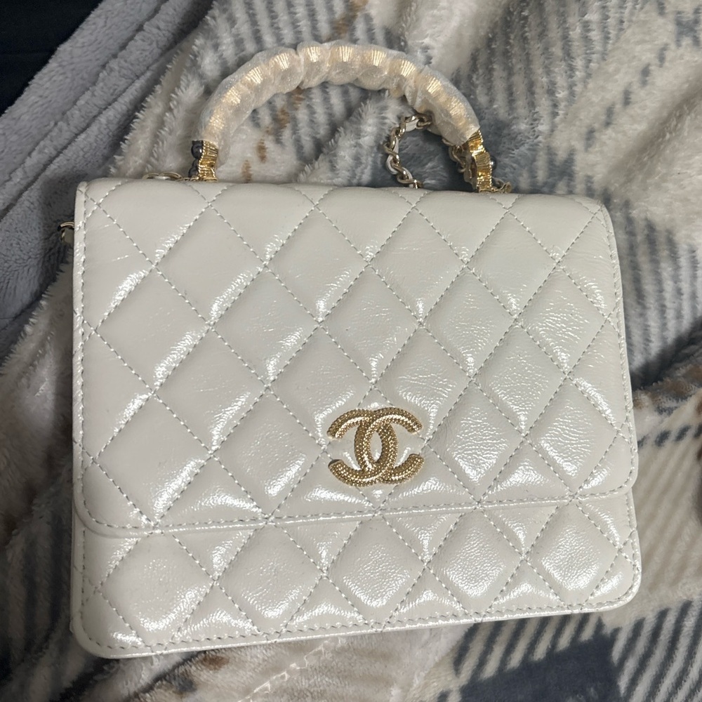 Chanel Ivory Quilted Shoulder Bag with Gold Accents